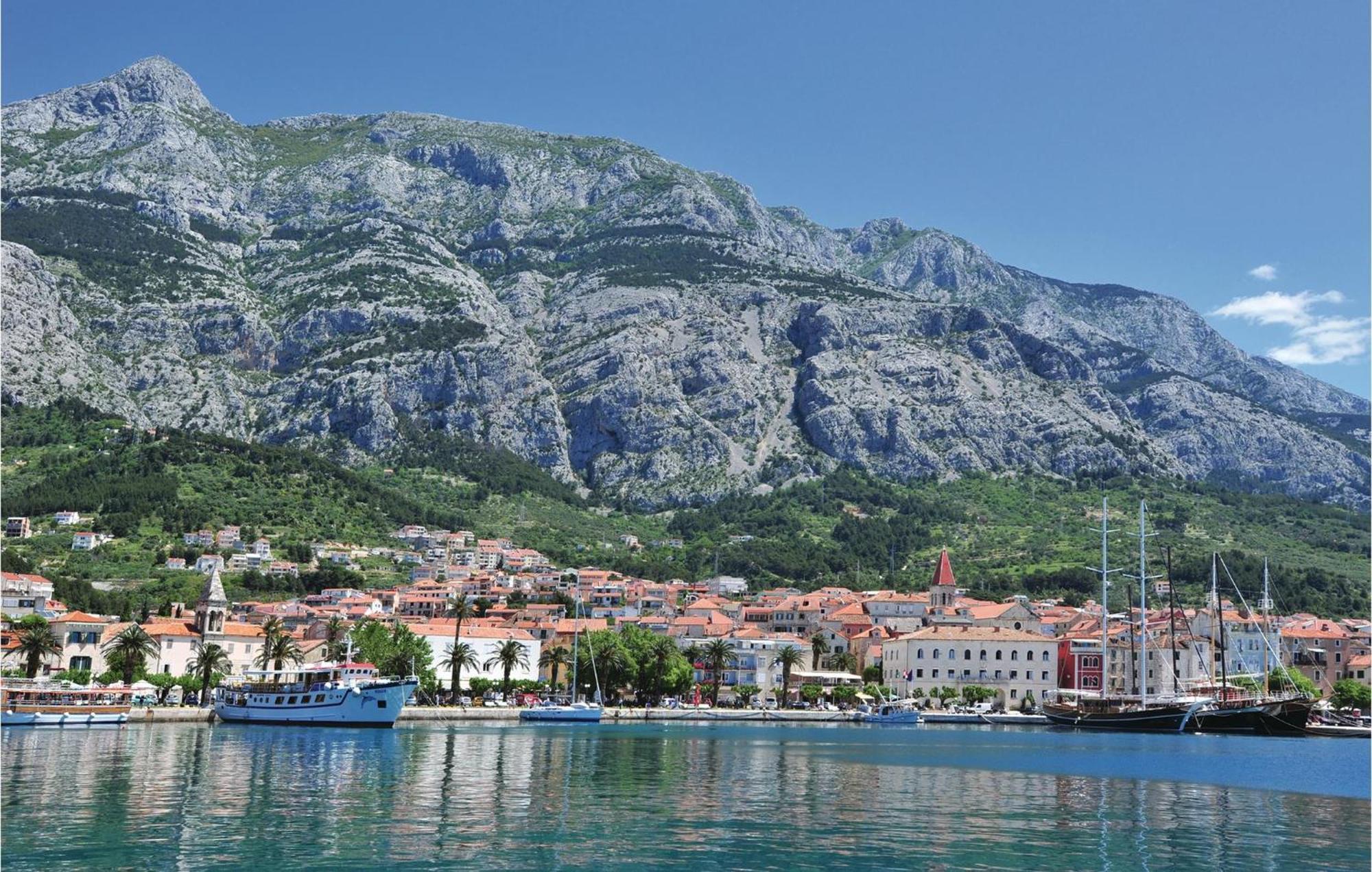 Awesome Apartment In Makarska With Wifi Exterior photo